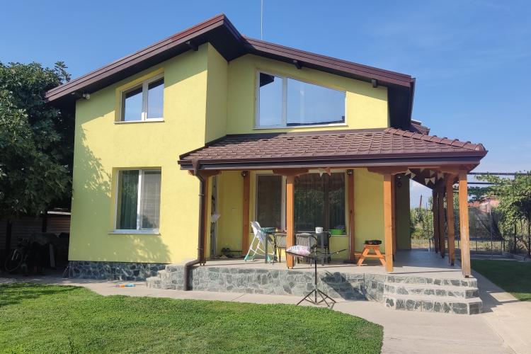 Поглед от към улицата